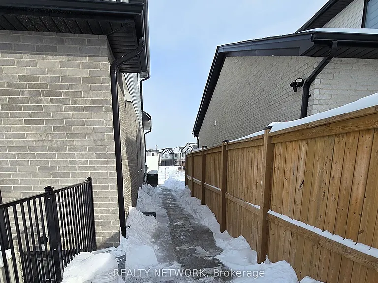 7266 Silver Creek Cir #LOWER — Photo 4