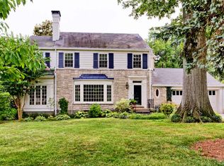 2550 Seneca Dr, Seneca Gardens, KY 40205
