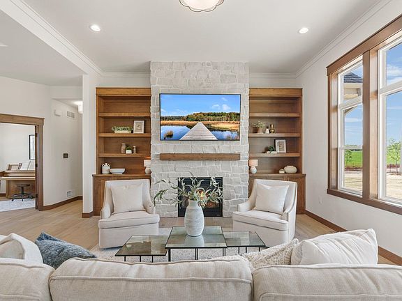 3rd image of 3327 Colton Way