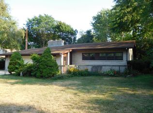 3425 S Elmwood Dr, Elmwood Park, WI 53405