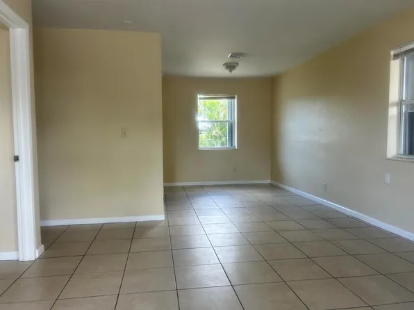 1021 W 2nd St, Riviera Beach, FL 33404
