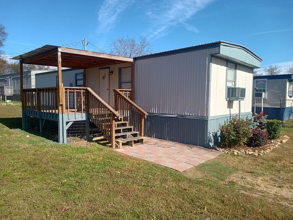 1st image of 25 Clubhouse Dr NE