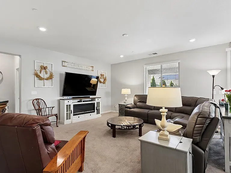 3652 Edington Dr — Photo 9