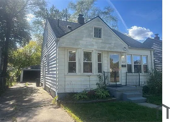 3 bed, 4792 sqft, $1,300 — Photo 2