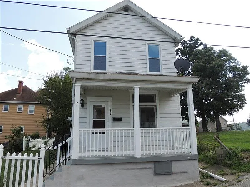 509 Pleasant St photo 1