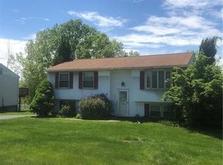 203 Scottsdale Dr, Coraopolis, PA 15108