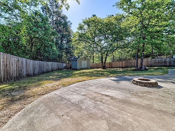 4th image of 159 McLee Rd