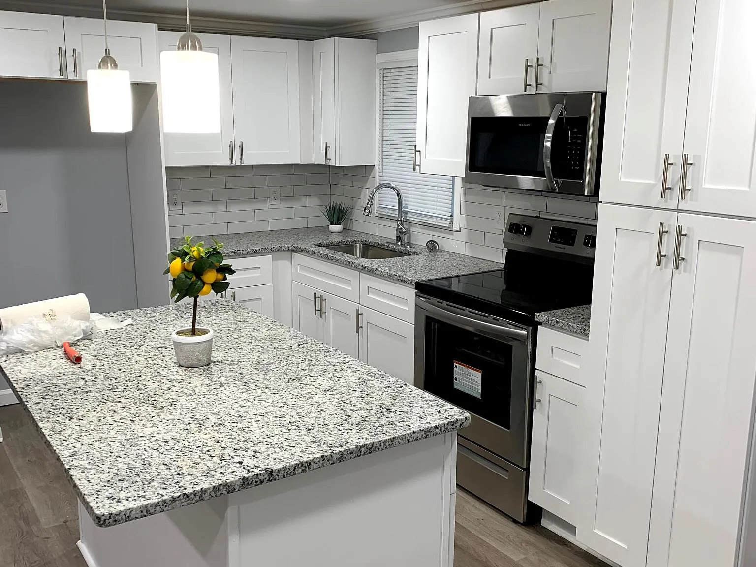 3 bed, 1.5 bath, 1020 sqft, $1,900 — Photo 3