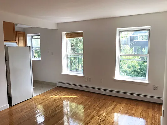 Rented by Laurence Levy-Lambert, LREB | media 1