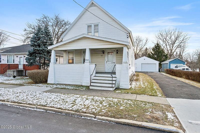 2nd image of 252 Vliet Boulevard