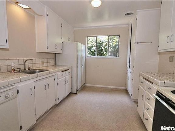 3rd image of 2550 Borica Way