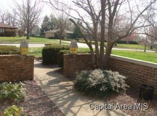 2 Forest Hill Dr, Jacksonville, IL 62650
