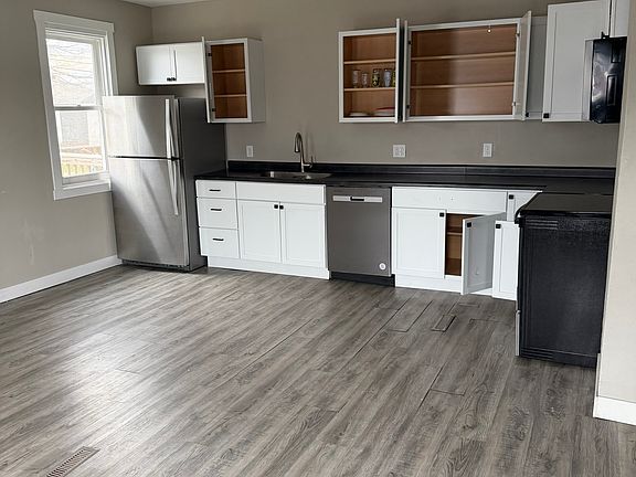 4th image of 28 E Birch St #A
