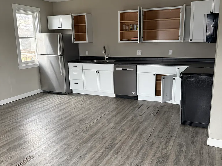 28 E Birch St #A — Photo 4