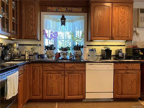 4th image of 10 Smallwood Pl