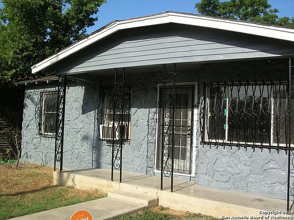 5th image of 1027 S SAN JOAQUIN AVE