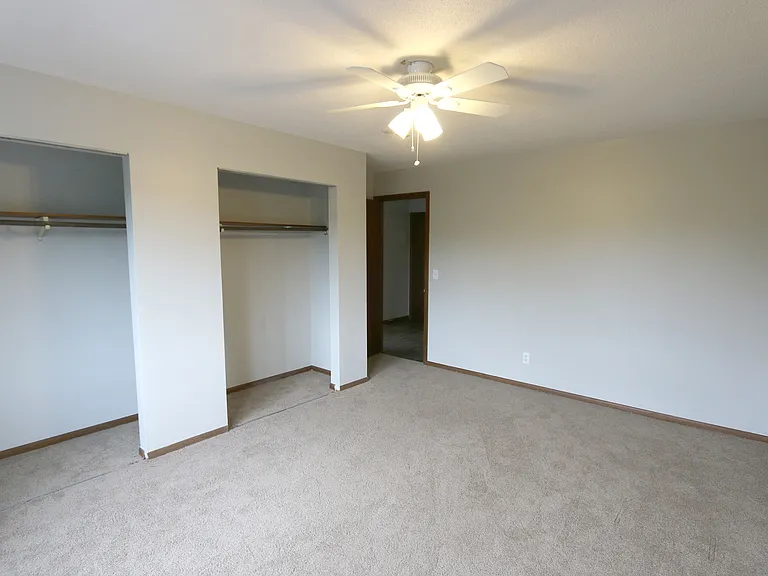 Edina Manor Apartments — Photo 16