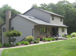 7 Oakridge Dr, Binghamton, NY 13903
