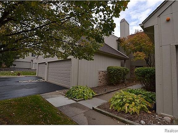 2nd image of 29273 Laurel Dr #1