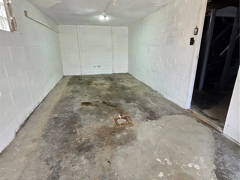 325 Outlook St — Photo 37