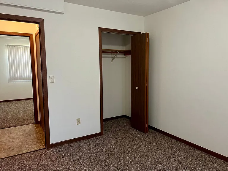1215-1223 Branding Iron Rd — Photo 11
