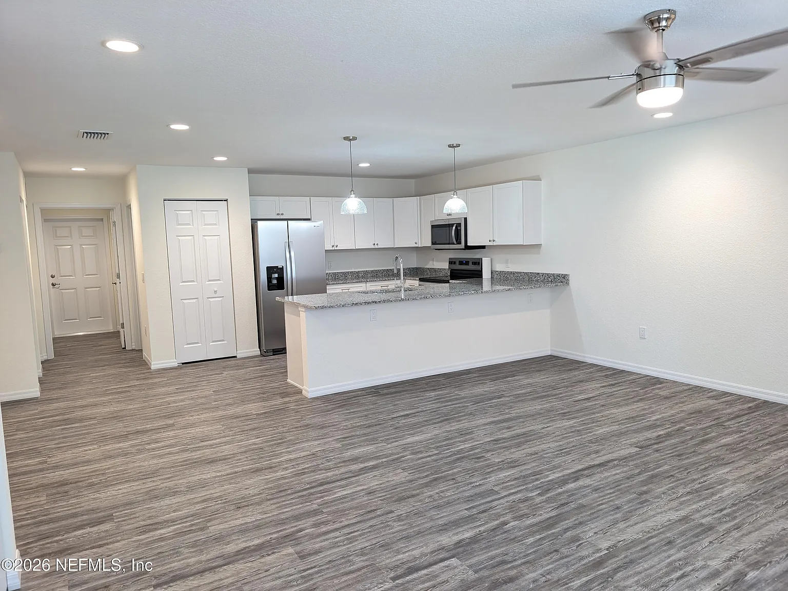 3 bed, 2.0 bath, 1413 sqft, $1,995 — Photo 3