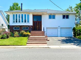687 Arbuckle Ave, Woodmere, NY 11598