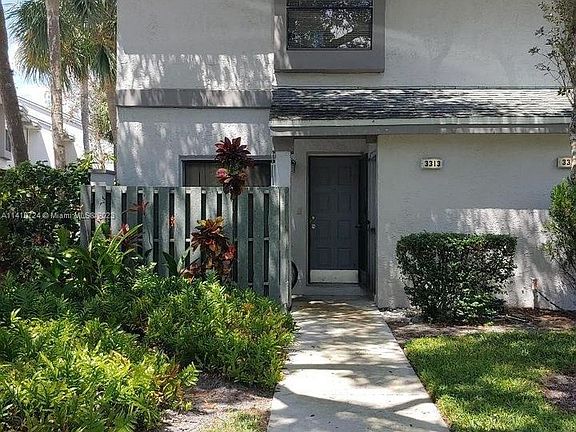 2nd image of 3313 Carambola Cir S