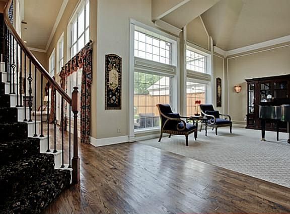 5th image of 4421 Longfellow Dr