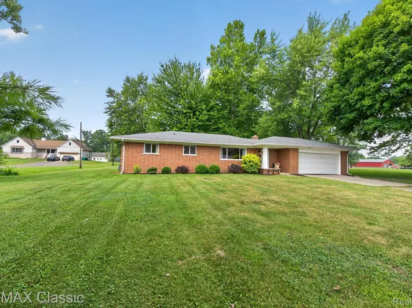 8200 Hannan Rd, Wayne, MI 48184