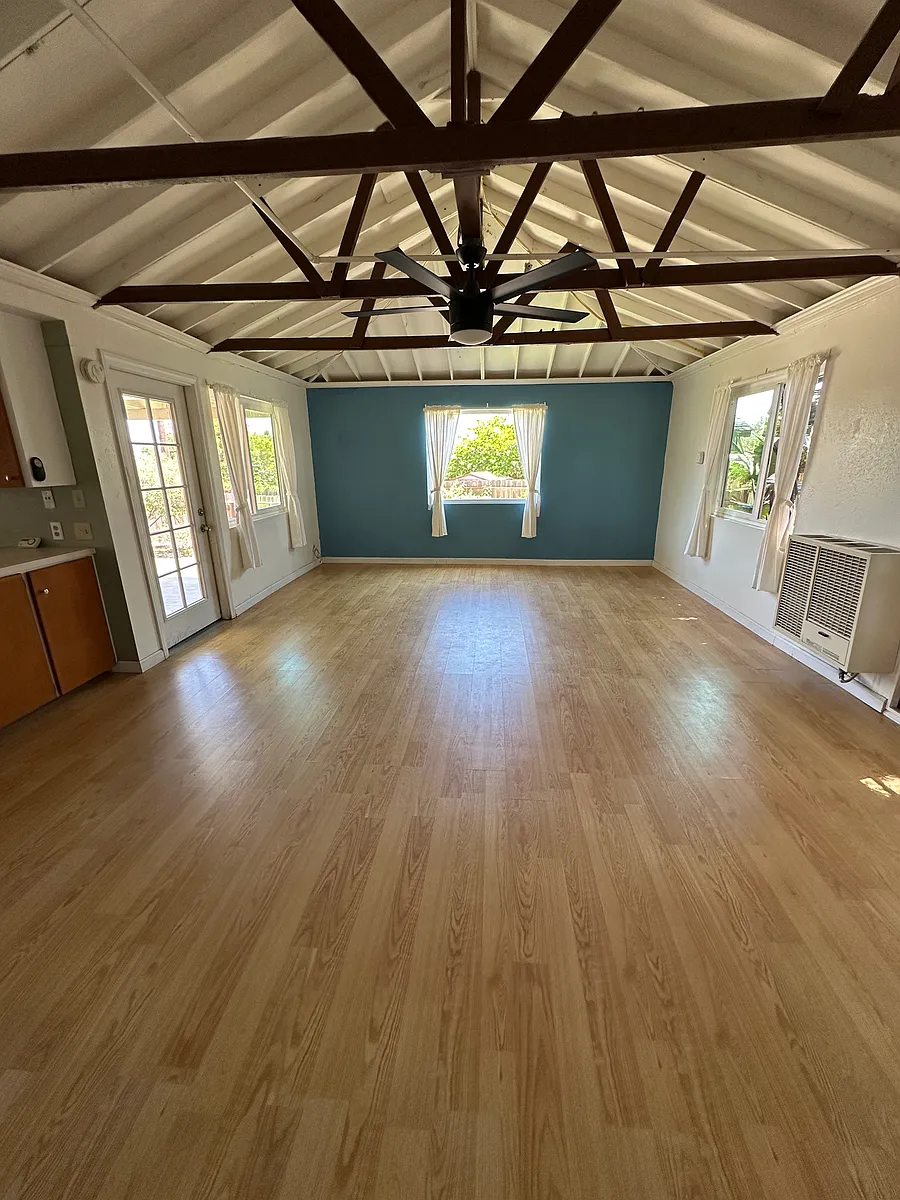 Building Photo - 1607 Crest Dr