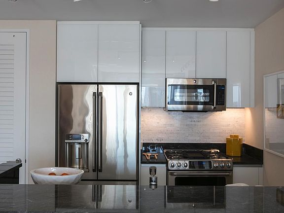 4th image of 160 W 62nd St APT 40F