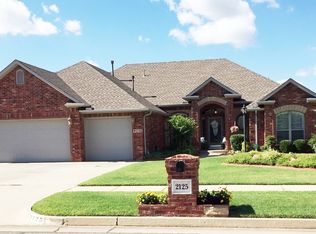 2125 Oak Dr, Moore, OK 73170