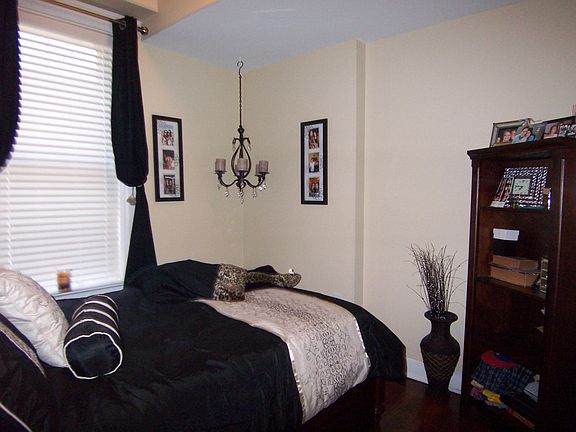 4th image of 730 W Oakdale Ave #2