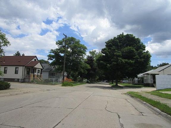 3rd image of 576 E Shevlin Ave