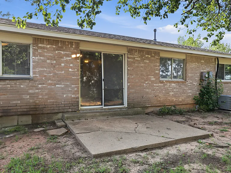 905 Craig Dr — Photo 16