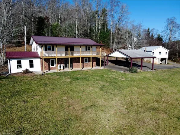 258 Wilcox Dr, Crumpler, NC 28617