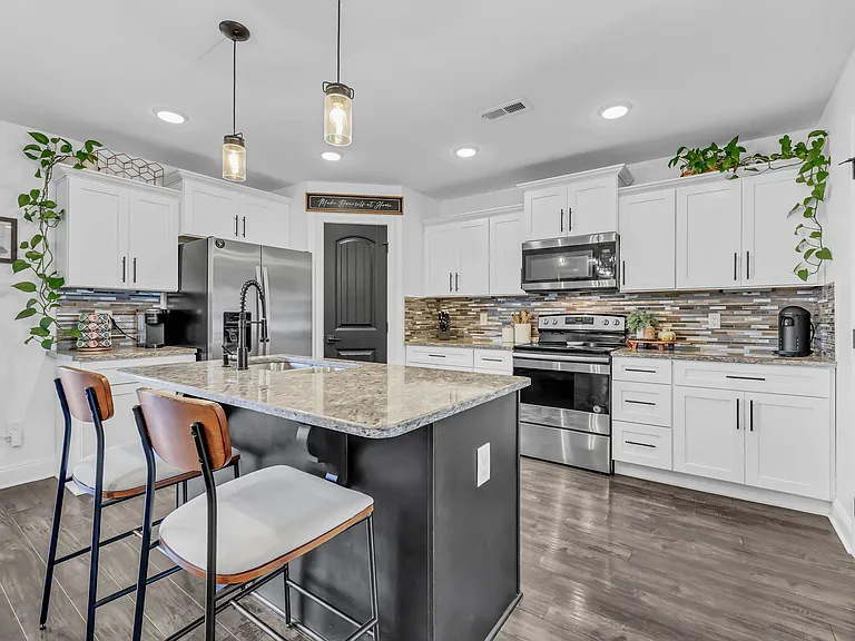 505 Sourwood Dr — Photo 9