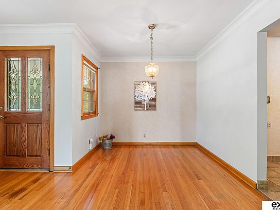 4th image of 906 Bellevue Blvd S