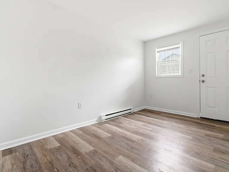 595 Orange St — Photo 17