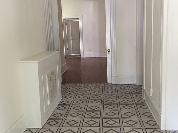 5th image of 406 Highland Ave SW #2