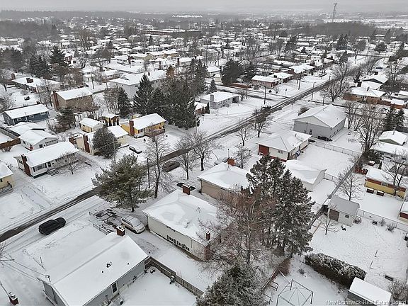 4th image of 165 Snow Ave