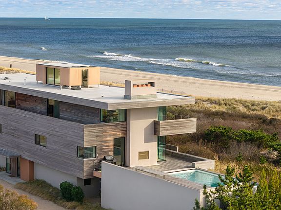 2nd image of 15 Dune Rd