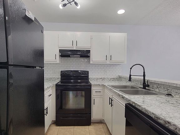 5th image of 3165 South St APT 120