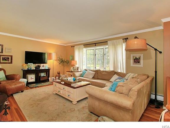 2nd image of 2 Brentwood Dr