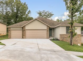 1500 W Parkview Ave, Ozark, MO 65721