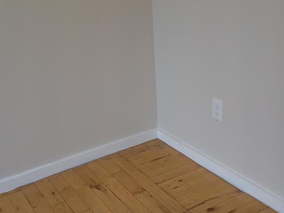 2nd image of 6 W Sunnyside St #2 F