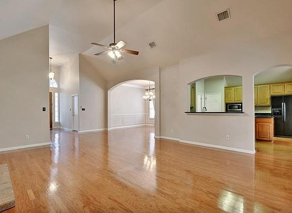 4th image of 10436 Ember Glen Dr
