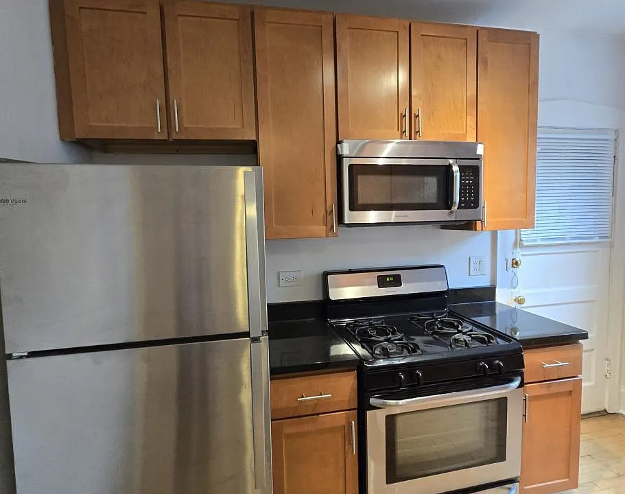 912 Reba Pl #2