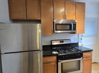 912 Reba Pl APT 2, Evanston, IL 60202